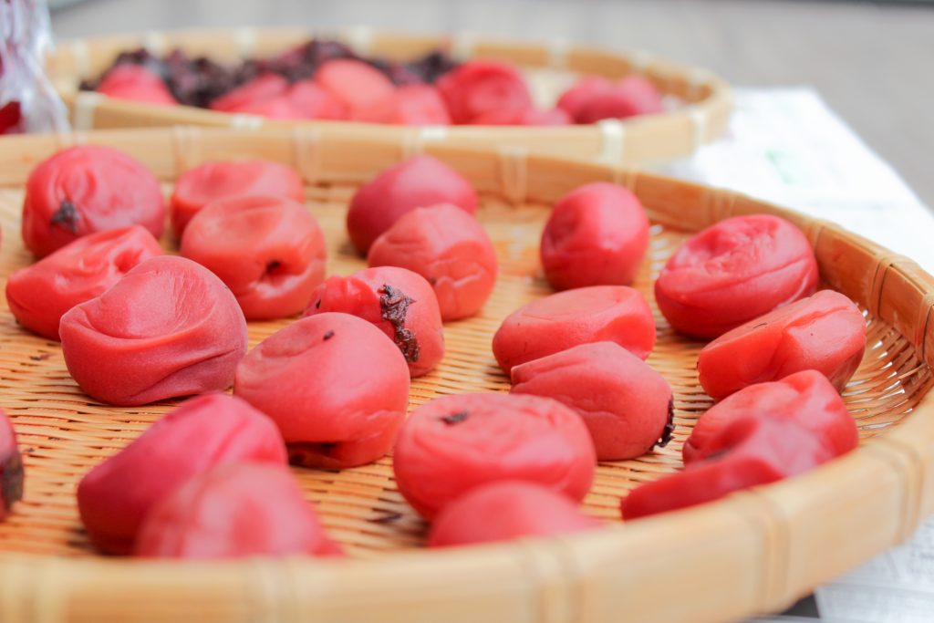 冬の暮らしを彩る知恵 秋に仕込む保存食と果実酒 ダニよけシリカのウッディラボ 家事らくコラム