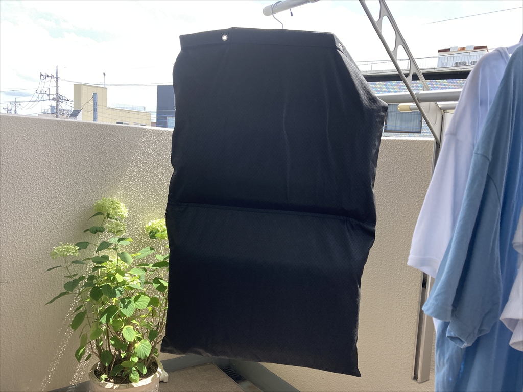黒い袋に入れて天日干しの効果を高める