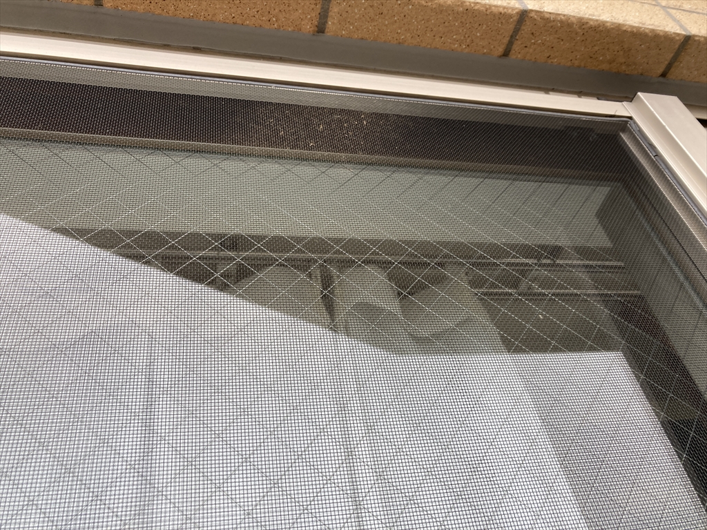 汚れが残っている網戸