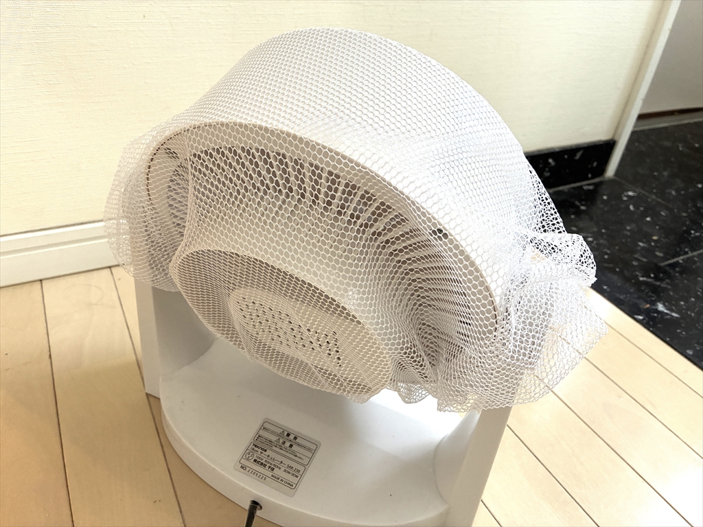 汚れ防止のカバーをかけたサーキュレーター